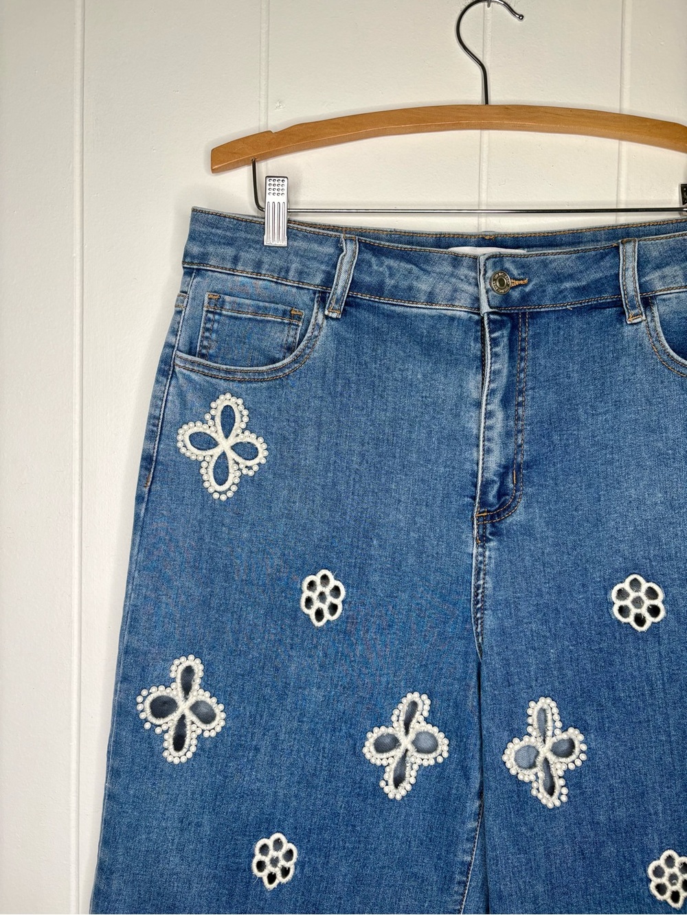 NEW The Noli Shop KAIA Pearl High Rise Jean Medium Blue Floral Cute Size 33 $198 - Picture 3 of 6